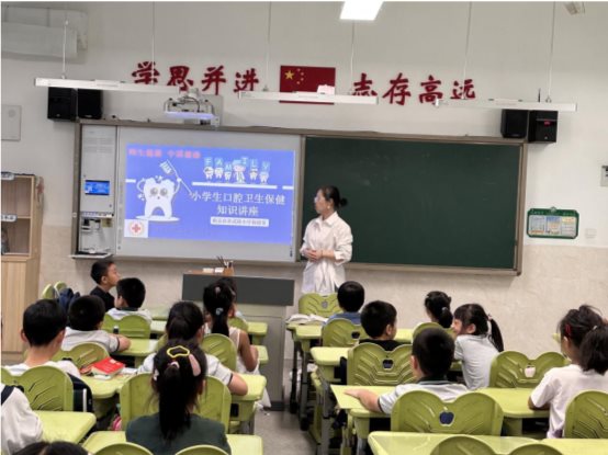 南京市齐武路小学文鸿路校区红十字会开展“全国爱牙日”宣传2