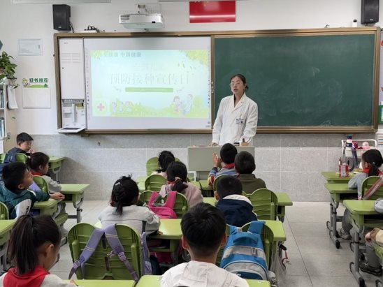 南京市齐武路小学文齐路校区红十字会开展全国儿童预防接种宣传活动2