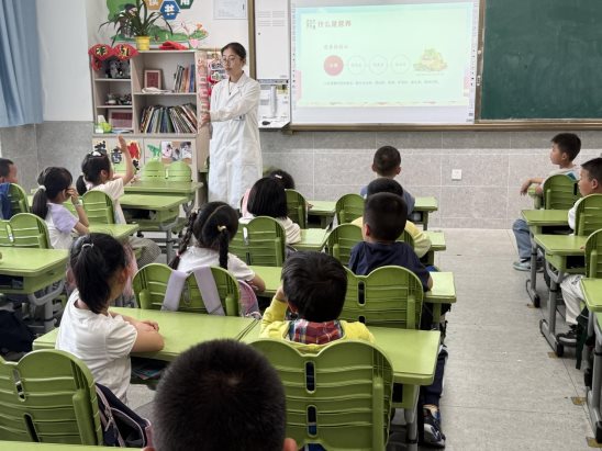 南京市齐武路小学文齐路校区红十字会中国学生营养日活动报道