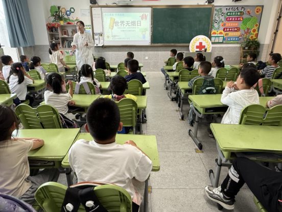 南京市齐武路小学文齐路校区红十字会开展世界无烟日宣传活动2