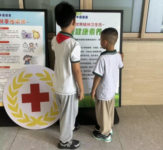 南京市齐武路小学文齐路校区红十字会开展世界精神卫生日宣传3
